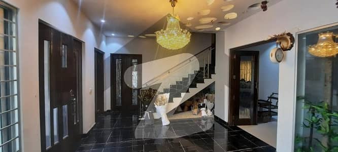 ویلینشیاء ۔ بلاک ای ویلینشیاء ہاؤسنگ سوسائٹی,لاہور میں 6 کمروں کا 1 کنال مکان 3.5 لاکھ میں کرایہ پر دستیاب ہے۔