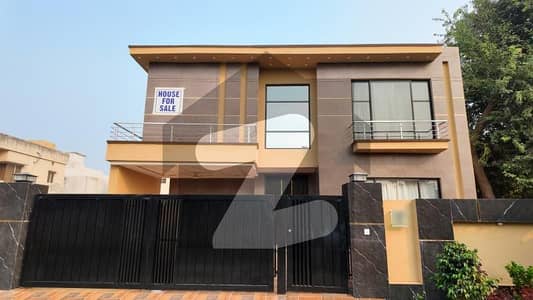 لیک سٹی میڈوز لاہور میں 5 کمروں کا 17 مرلہ مکان 6.8 کروڑ میں برائے فروخت۔ لیک سٹی میڈوز لاہور میں 5 کمروں کا 17 مرلہ مکان 6.8 کروڑ میں برائے فروخت۔