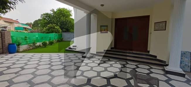 F 10 top class 6 bed house rent.