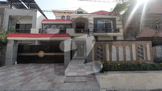 سوان گارڈن ۔ بلاک ایچ سوان گارڈن,اسلام آباد میں 6 کمروں کا 18 مرلہ مکان 6.5 کروڑ میں برائے فروخت۔ سوان گارڈن ۔ بلاک ایچ سوان گارڈن,اسلام آباد میں 6 کمروں کا 18 مرلہ مکان 6.5 کروڑ میں برائے فروخت۔