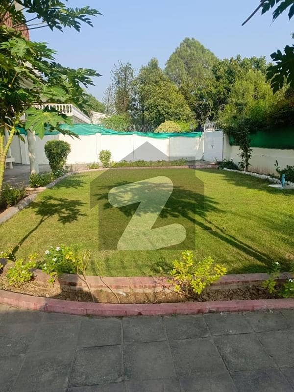 ای ۔ 7 اسلام آباد میں 6 کمروں کا 2 کنال مکان 8.5 لاکھ میں کرایہ پر دستیاب ہے۔ ای ۔ 7 اسلام آباد میں 6 کمروں کا 2 کنال مکان 8.5 لاکھ میں کرایہ پر دستیاب ہے۔