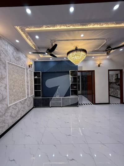 پارک ویو سٹی لاہور میں 4 کمروں کا 5 مرلہ مکان 1.7 کروڑ میں برائے فروخت۔ پارک ویو سٹی لاہور میں 4 کمروں کا 5 مرلہ مکان 1.7 کروڑ میں برائے فروخت۔