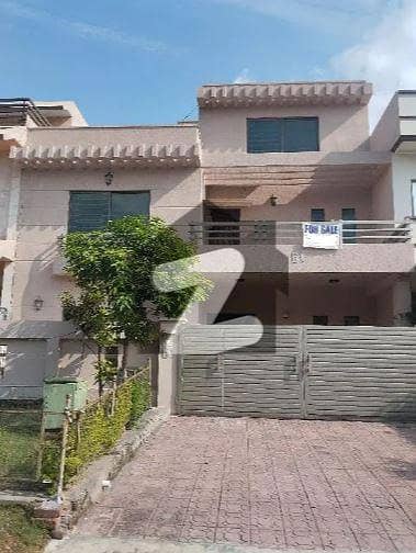 جی ۔ 13 اسلام آباد میں 7 کمروں کا 10 مرلہ مکان 7.3 کروڑ میں برائے فروخت۔ جی ۔ 13 اسلام آباد میں 7 کمروں کا 10 مرلہ مکان 7.3 کروڑ میں برائے فروخت۔