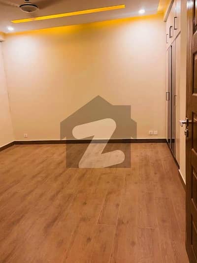 عسکری 10 - سیکٹر ایس عسکری 10,عسکری,لاہور میں 3 کمروں کا 11 مرلہ فلیٹ 3.9 کروڑ میں برائے فروخت۔ عسکری 10 - سیکٹر ایس عسکری 10,عسکری,لاہور میں 3 کمروں کا 11 مرلہ فلیٹ 3.9 کروڑ میں برائے فروخت۔