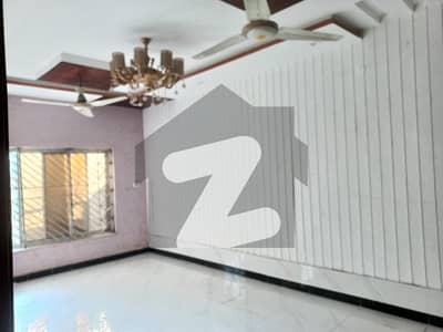 چکلالہ سکیم 3 چکلالہ سکیم,راولپنڈی میں 6 کمروں کا 10 مرلہ مکان 1.3 لاکھ میں کرایہ پر دستیاب ہے۔