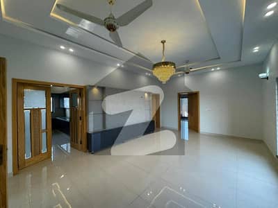 ڈی ایچ اے فیز 8 ڈیفنس (ڈی ایچ اے),لاہور میں 2 کمروں کا 1 کنال زیریں پورشن 1.2 لاکھ میں کرایہ پر دستیاب ہے۔ ڈی ایچ اے فیز 8 ڈیفنس (ڈی ایچ اے),لاہور میں 2 کمروں کا 1 کنال زیریں پورشن 1.2 لاکھ میں کرایہ پر دستیاب ہے۔