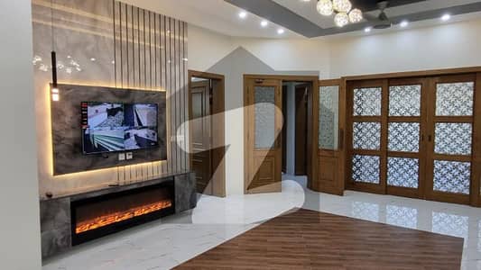 بحریہ ٹاؤن فیز 8 بحریہ ٹاؤن راولپنڈی,راولپنڈی میں 5 کمروں کا 10 مرلہ مکان 3.85 کروڑ میں برائے فروخت۔ بحریہ ٹاؤن فیز 8 بحریہ ٹاؤن راولپنڈی,راولپنڈی میں 5 کمروں کا 10 مرلہ مکان 3.85 کروڑ میں برائے فروخت۔