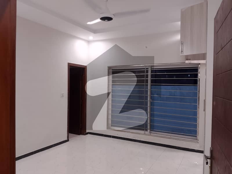 8 Marla Portion Available For Rent.