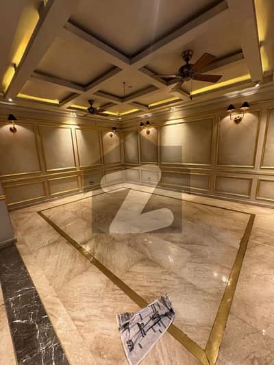 2 KANAL BEAUTIFUL HOUSE TOP LOCATION BEAUTIFUL GREEN LAWN 6 SPECIOUS BEDROOMS ATTACHED BATH 3 SERVANT QUARTER EXCELLENT LOCAL DOUBLE KITCHEN