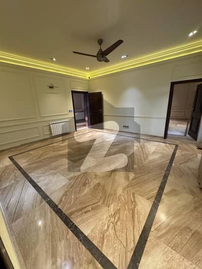 ایف ۔ 10 اسلام آباد میں 7 کمروں کا 2 کنال مکان 9.0 لاکھ میں کرایہ پر دستیاب ہے۔