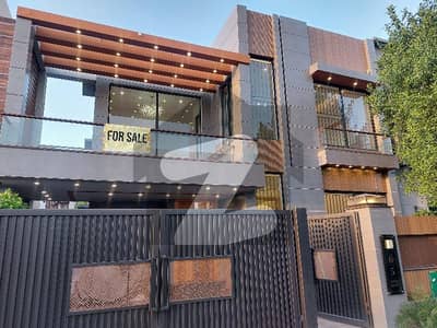 بحریہ ٹاؤن سیکٹر سی بحریہ ٹاؤن,لاہور میں 5 کمروں کا 10 مرلہ مکان 3.15 کروڑ میں برائے فروخت۔