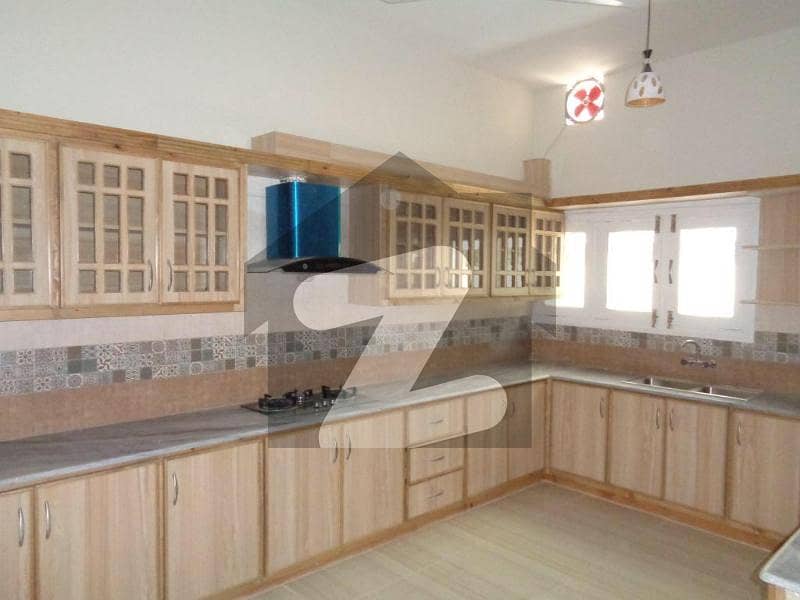 ای ۔ 7 اسلام آباد میں 5 کمروں کا 1 کنال مکان 11.0 لاکھ میں کرایہ پر دستیاب ہے۔