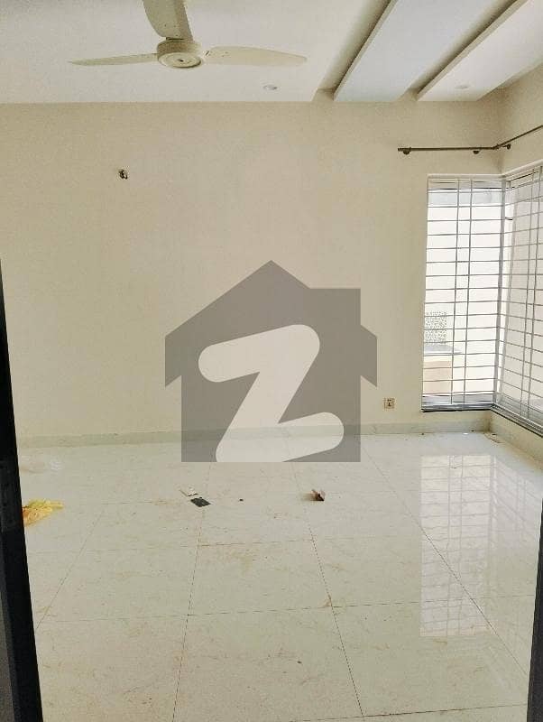 پیراگون سٹی لاہور میں 4 کمروں کا 10 مرلہ مکان 1.35 لاکھ میں کرایہ پر دستیاب ہے۔ پیراگون سٹی لاہور میں 4 کمروں کا 10 مرلہ مکان 1.35 لاکھ میں کرایہ پر دستیاب ہے۔