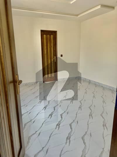 جوہر ٹاؤن فیز 2 جوہر ٹاؤن,لاہور میں 5 کمروں کا 5 مرلہ مکان 3.61 کروڑ میں برائے فروخت۔