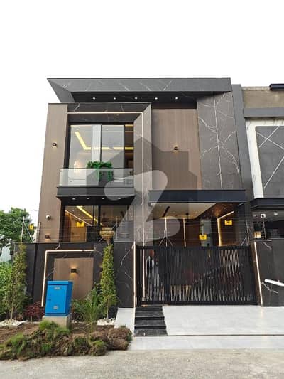 ڈی ایچ اے 9 ٹاؤن ڈیفنس (ڈی ایچ اے),لاہور میں 3 کمروں کا 5 مرلہ مکان 2.05 کروڑ میں برائے فروخت۔ ڈی ایچ اے 9 ٹاؤن ڈیفنس (ڈی ایچ اے),لاہور میں 3 کمروں کا 5 مرلہ مکان 2.05 کروڑ میں برائے فروخت۔