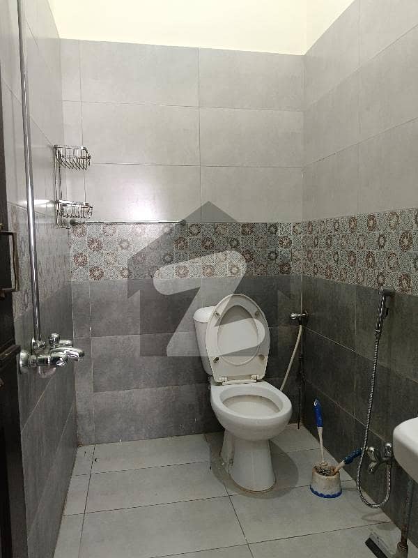 جی ۔ 9 اسلام آباد میں 3 کمروں کا 10 مرلہ زیریں پورشن 1.25 لاکھ میں کرایہ پر دستیاب ہے۔