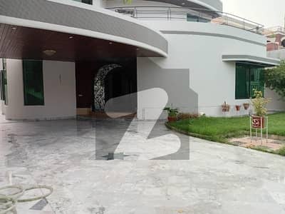 1 Kanal Beautiful Design Spacious House For Sale 1 Kanal Beautiful Design Spacious House For Sale