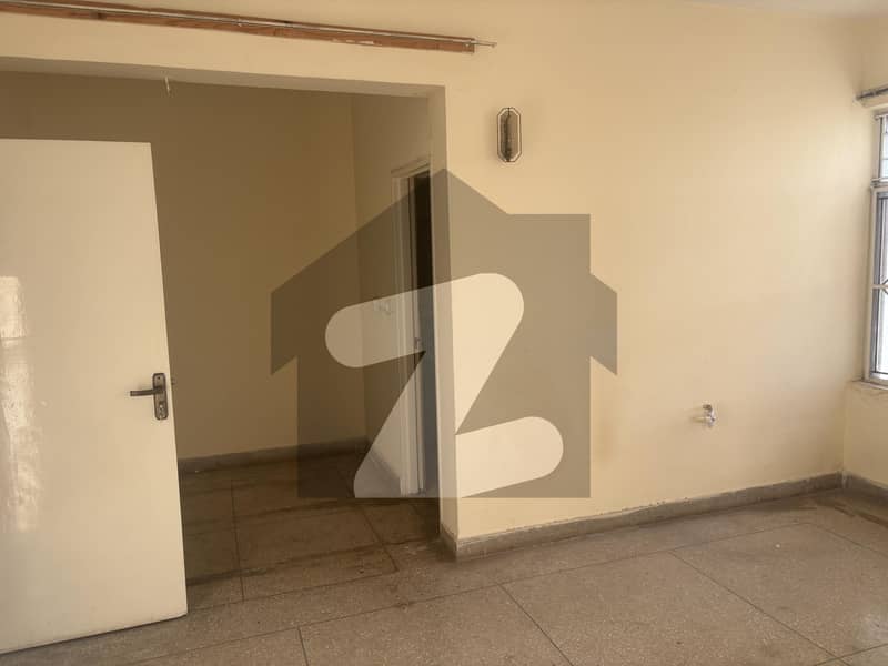 3 Beds Flat Is Available For Rent 3 Beds Flat Is Available For Rent