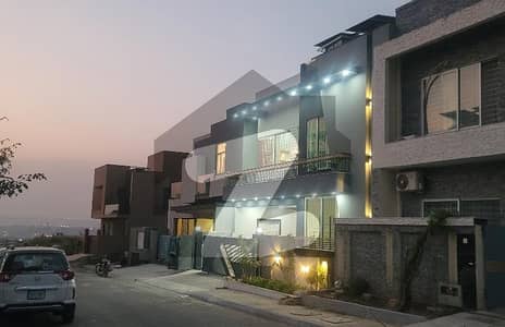 زرج سکیم ۔ سیکٹر سی زراج ہاؤسنگ سکیم,اسلام آباد میں 5 کمروں کا 10 مرلہ مکان 4.9 کروڑ میں برائے فروخت۔ زرج سکیم ۔ سیکٹر سی زراج ہاؤسنگ سکیم,اسلام آباد میں 5 کمروں کا 10 مرلہ مکان 4.9 کروڑ میں برائے فروخت۔