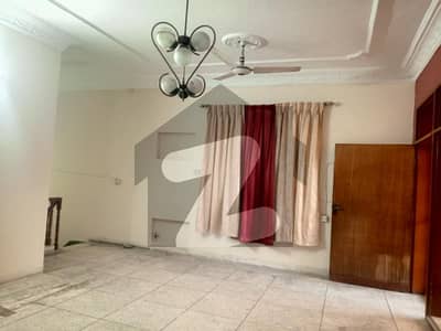 LOWER PORTION AVAILABLE FOR RENT IN KAMRAN BLOCK LOWER PORTION AVAILABLE FOR RENT IN KAMRAN BLOCK