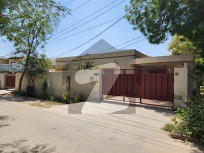 کینٹ ملتان میں 4 کمروں کا 1 کنال مکان 7.0 کروڑ میں برائے فروخت۔