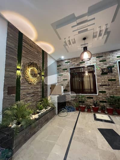 گلستانِِ جوہر ۔ بلاک 2 گلستانِ جوہر,کراچی میں 6 کمروں کا 10 مرلہ مکان 7.0 کروڑ میں برائے فروخت۔