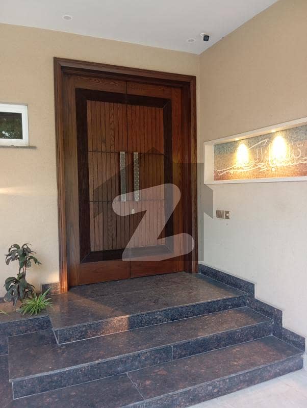 واپڈا سٹی فیصل آباد میں 5 کمروں کا 1 کنال مکان 9.0 کروڑ میں برائے فروخت۔