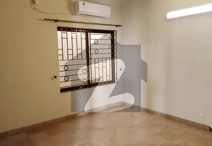 F-6/3 Four Kanal Corner Old House is for SALE