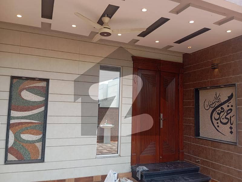 10 MARLA HOUSE AVAILABLE FOR RENT 10 MARLA HOUSE AVAILABLE FOR RENT