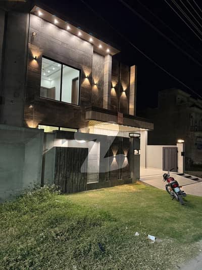 سینٹرل پارک ۔ بلاک اے سینٹرل پارک ہاؤسنگ سکیم,لاہور میں 5 کمروں کا 10 مرلہ مکان 4.1 کروڑ میں برائے فروخت۔ سینٹرل پارک ۔ بلاک اے سینٹرل پارک ہاؤسنگ سکیم,لاہور میں 5 کمروں کا 10 مرلہ مکان 4.1 کروڑ میں برائے فروخت۔