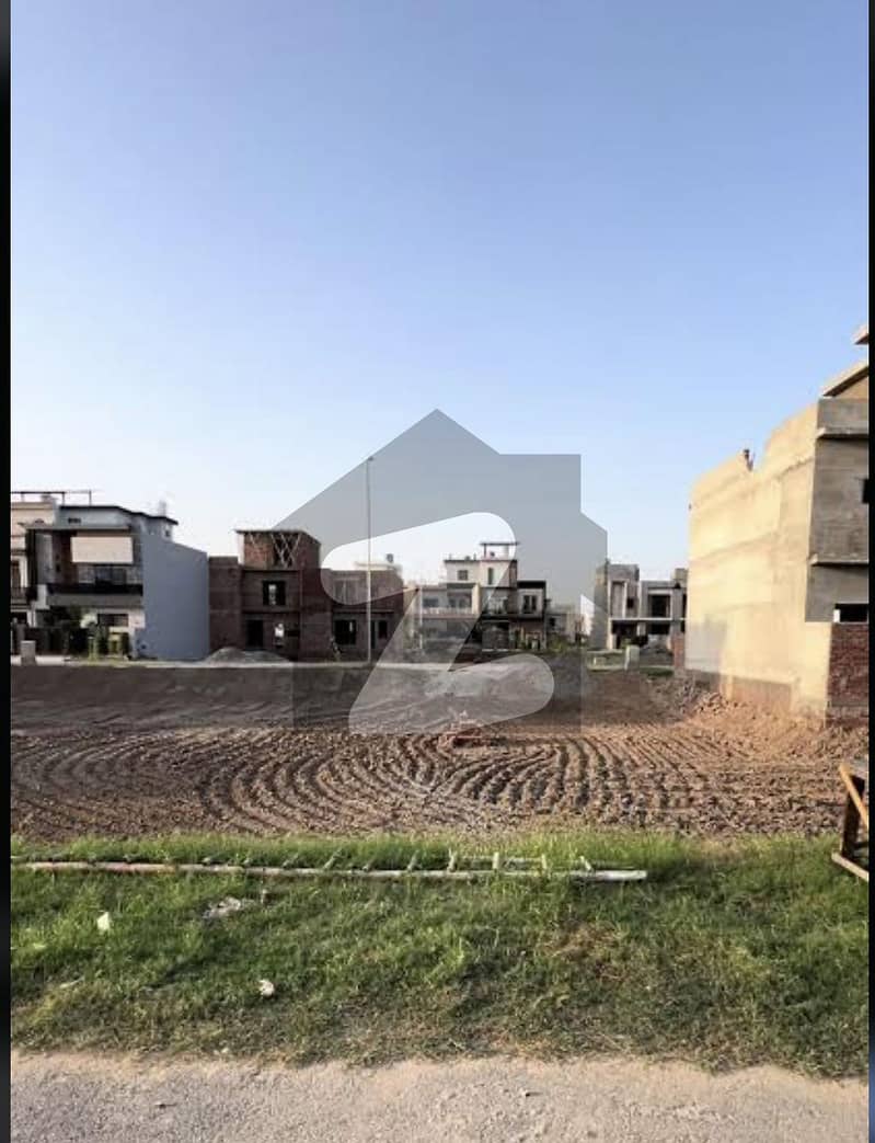 گلبرگ لاہور میں 1 کنال رہائشی پلاٹ 18.0 کروڑ میں برائے فروخت۔ گلبرگ لاہور میں 1 کنال رہائشی پلاٹ 18.0 کروڑ میں برائے فروخت۔