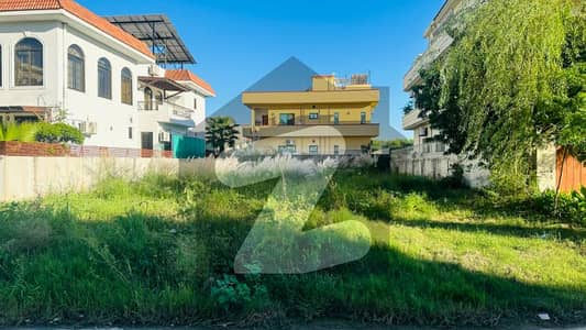 10 Marla Margalla Facing On 70 Feet Road 10 Marla Margalla Facing On 70 Feet Road