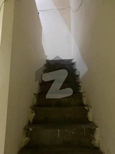 A SEPERATE ROOM IS AVAILABLE FOR RENT ONLY FOR MALES