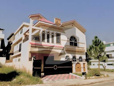 ٹاپ سٹی 1 - بلاک اے ٹاپ سٹی 1,اسلام آباد میں 6 کمروں کا 10 مرلہ مکان 3.9 کروڑ میں برائے فروخت۔