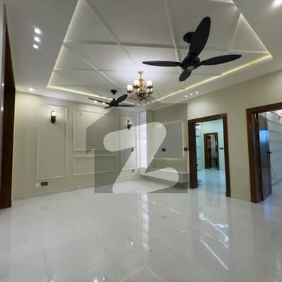 بحریہ ٹاؤن فیز 8 بحریہ ٹاؤن راولپنڈی,راولپنڈی میں 5 کمروں کا 7 مرلہ مکان 3.2 کروڑ میں برائے فروخت۔ بحریہ ٹاؤن فیز 8 بحریہ ٹاؤن راولپنڈی,راولپنڈی میں 5 کمروں کا 7 مرلہ مکان 3.2 کروڑ میں برائے فروخت۔