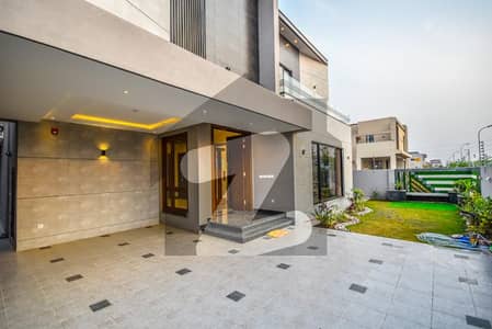 ONE KANAL FULL y SUPER LUXURY VILLA NEAR CARREFOUR