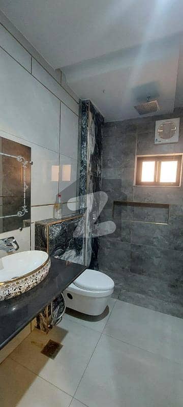 واپڈا سٹی ۔ بلاک بی واپڈا سٹی,فیصل آباد میں 5 کمروں کا 15 مرلہ مکان 4.3 کروڑ میں برائے فروخت۔