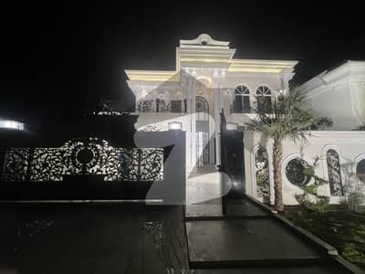 سٹی ہاؤسنگ سکیم جہلم میں 6 کمروں کا 1 کنال مکان 6.45 کروڑ میں برائے فروخت۔