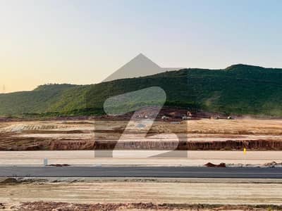 مارگلہ انکلیو مارگلہ ایونیو,اسلام آباد میں 1 کنال رہائشی پلاٹ 5.6 کروڑ میں برائے فروخت۔