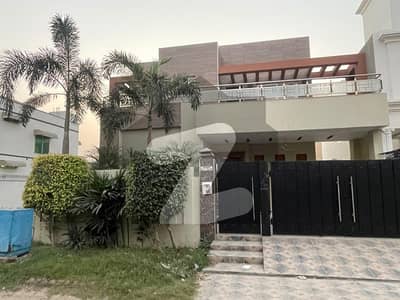 10 M Beautiful House Available For Rent