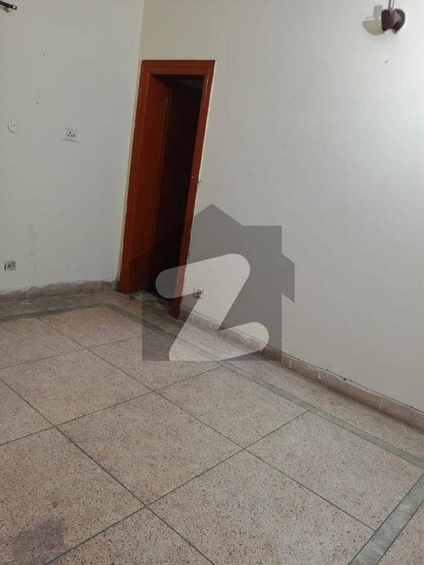 10. marla upper floor available 10. marla upper floor available