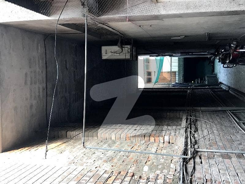 نشتر آباد پشاور میں 1 کنال مکان 18.75 کروڑ میں برائے فروخت۔