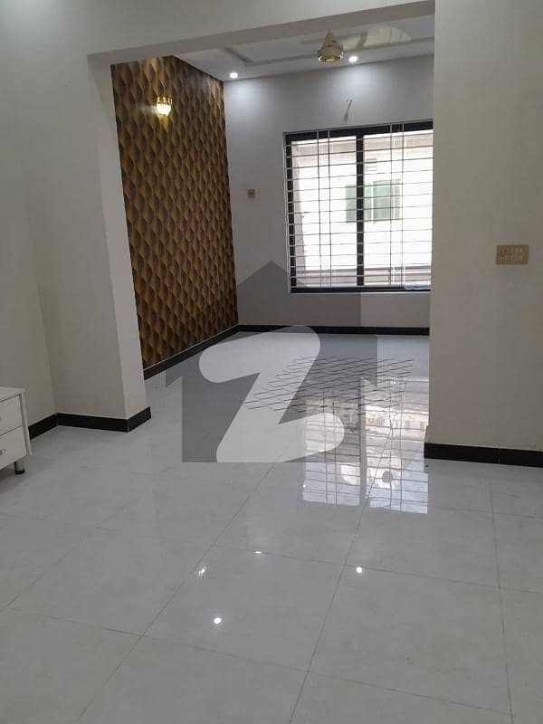 Prime Location Flat For Rent