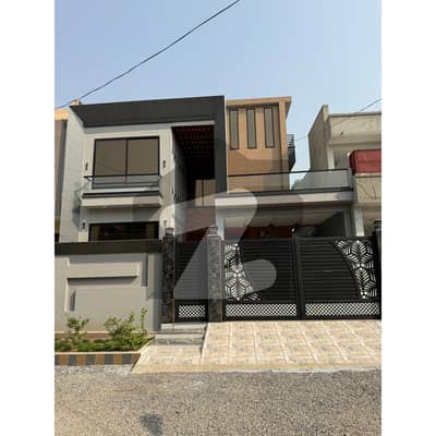 ریگی ماڈل ٹاؤن فیز 3 ریگی ماڈل ٹاؤن,پشاور میں 9 کمروں کا 10 مرلہ مکان 4.7 کروڑ میں برائے فروخت۔