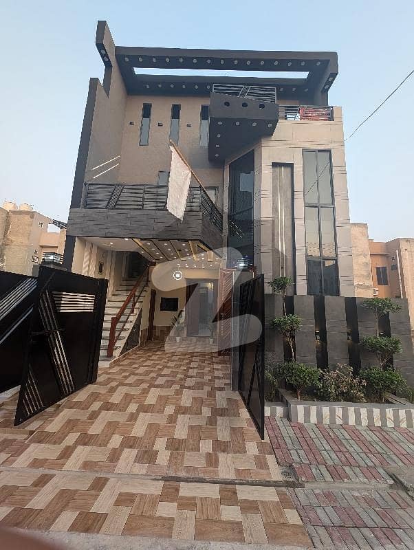 الرحمان گارڈن فیز 2 الرحمان گارڈن,لاہور میں 5 کمروں کا 5 مرلہ مکان 2.25 کروڑ میں برائے فروخت۔