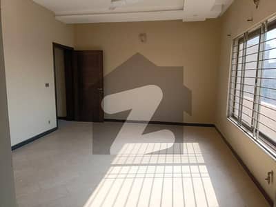 *VIP GROUND PORTION FOR RENT*4 Bedroom Gas Seperate meter water Boring Prime Location This House in Pwd *VIP GROUND PORTION FOR RENT*4 Bedroom Gas Seperate meter water Boring Prime Location This House in Pwd