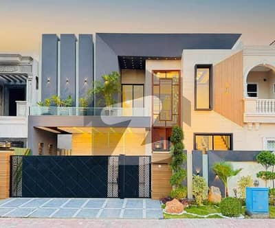 بحریہ ٹاؤن سیکٹر ای بحریہ ٹاؤن,لاہور میں 5 کمروں کا 10 مرلہ مکان 2.95 کروڑ میں برائے فروخت۔