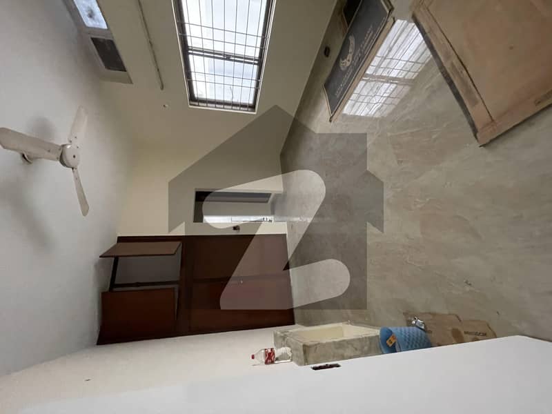 ایف ۔ 11/4 ایف ۔ 11,اسلام آباد میں 3 کمروں کا 1 کنال زیریں پورشن 2.5 لاکھ میں کرایہ پر دستیاب ہے۔