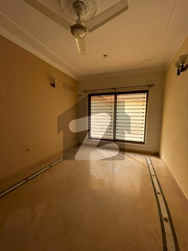 آئی ۔ 8 اسلام آباد میں 3 کمروں کا 14 مرلہ بالائی پورشن 1.6 لاکھ میں کرایہ پر دستیاب ہے۔