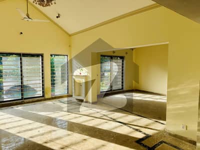 بحریہ ٹاؤن ۔ سفاری ولاز بحریہ ٹاؤن راولپنڈی,راولپنڈی میں 4 کمروں کا 18 مرلہ مکان 2.6 لاکھ میں کرایہ پر دستیاب ہے۔